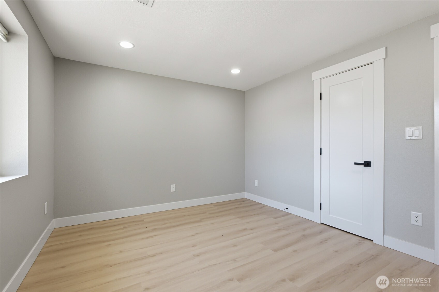 14402 Washington Avenue 3 Property Photo 12