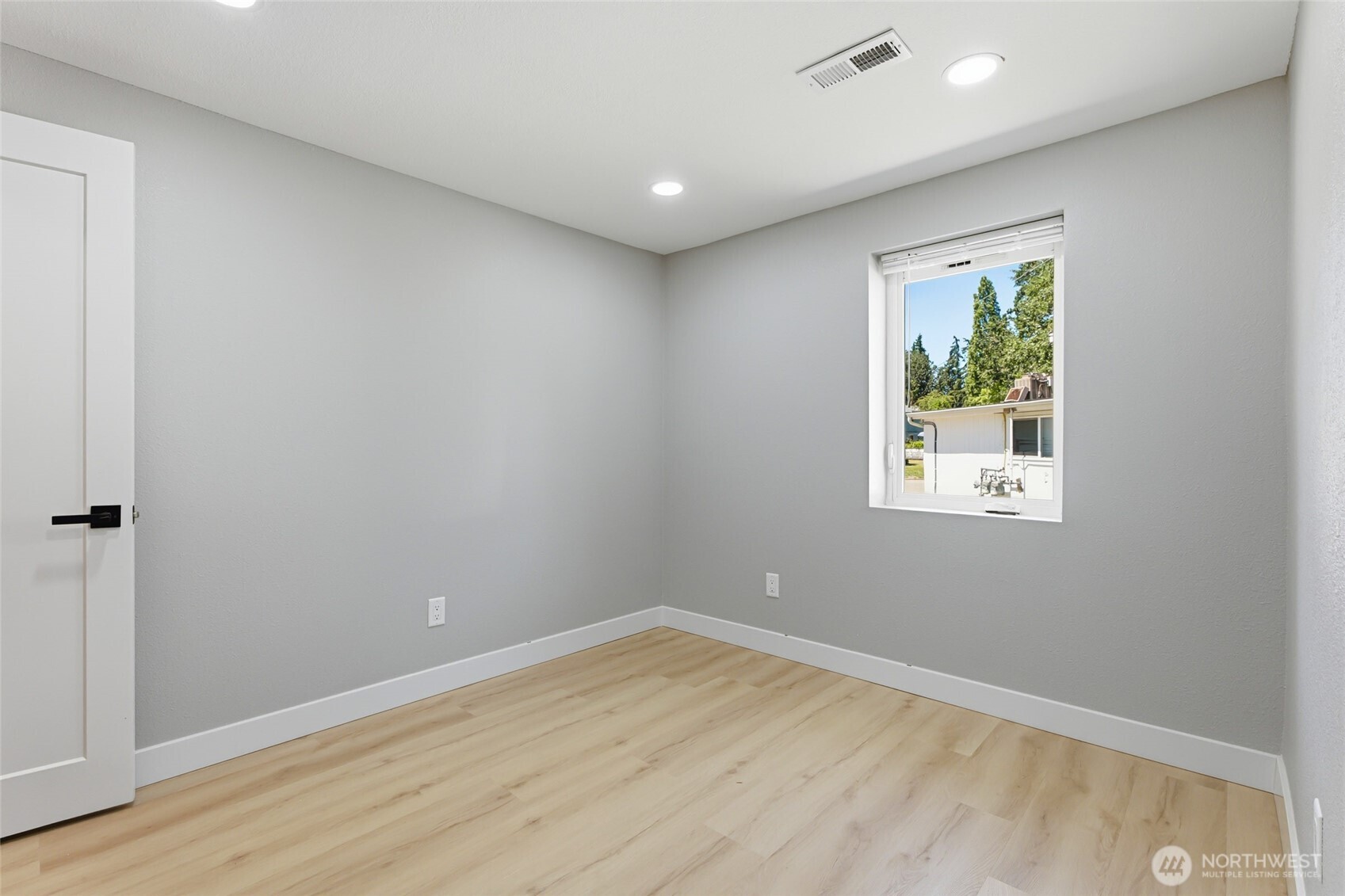 14402 Washington Avenue 3 Property Photo 15