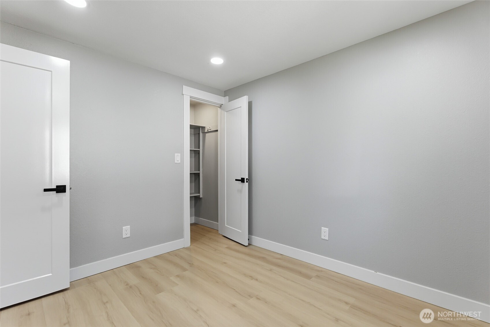 14402 Washington Avenue 3 Property Photo 16