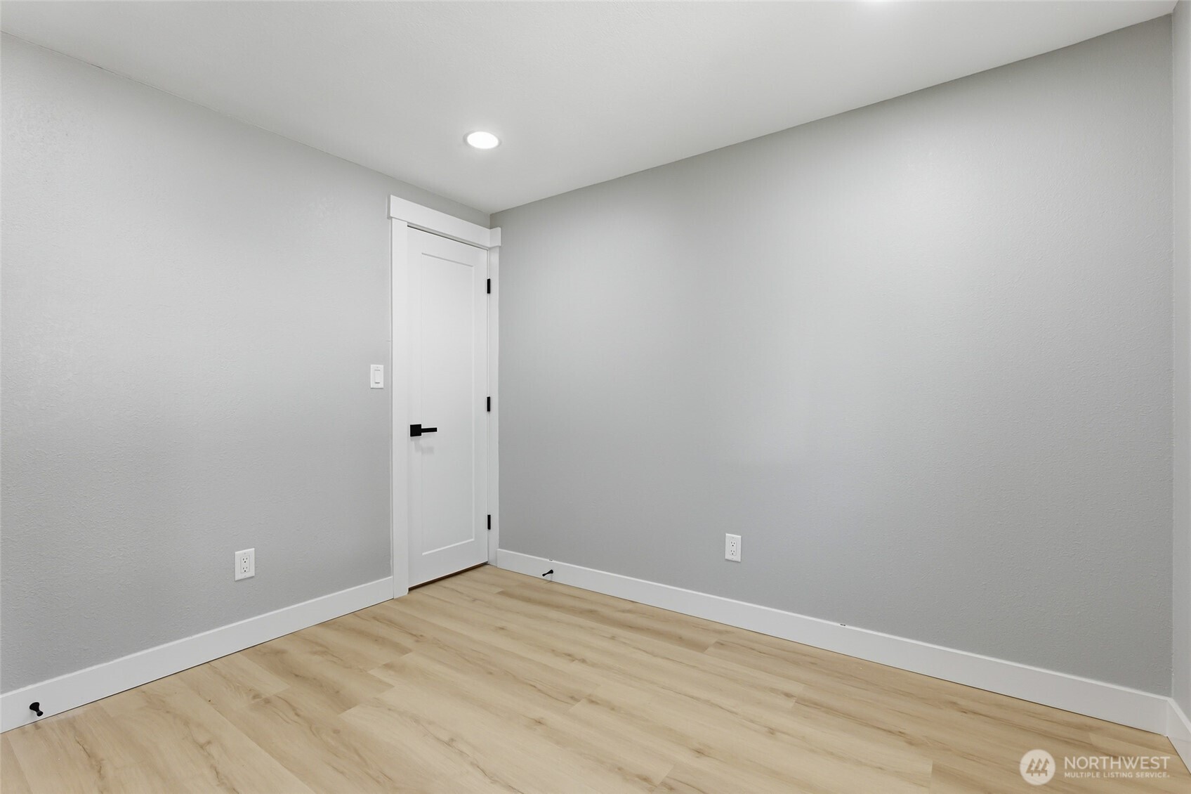 14402 Washington Avenue 3 Property Photo 17