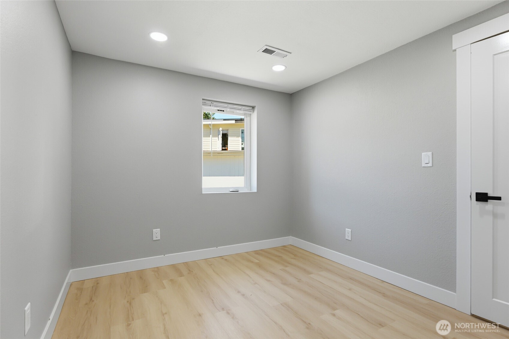 14402 Washington Avenue 3 Property Photo 18