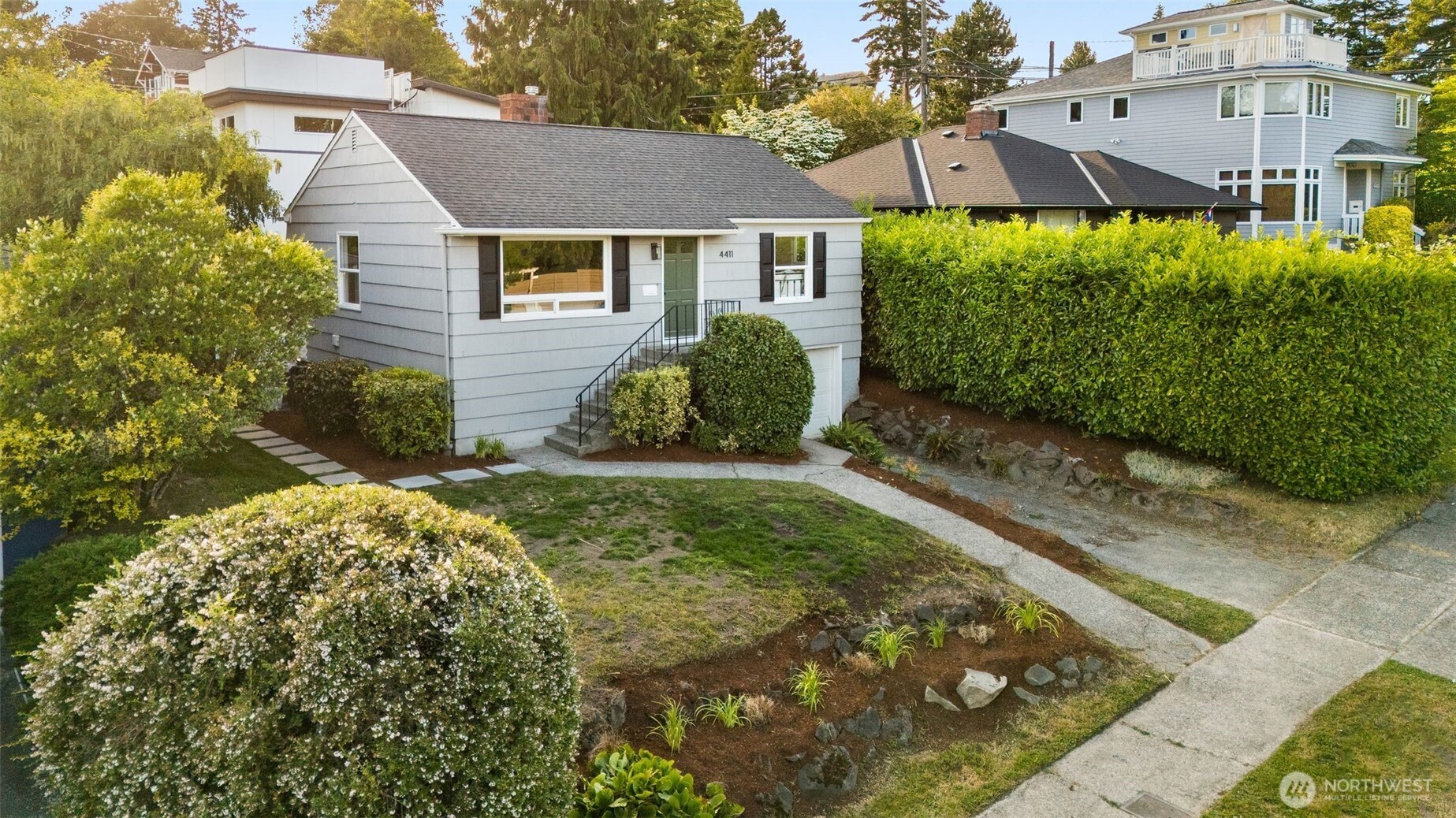 4411 50th Avenue Property Photo 4