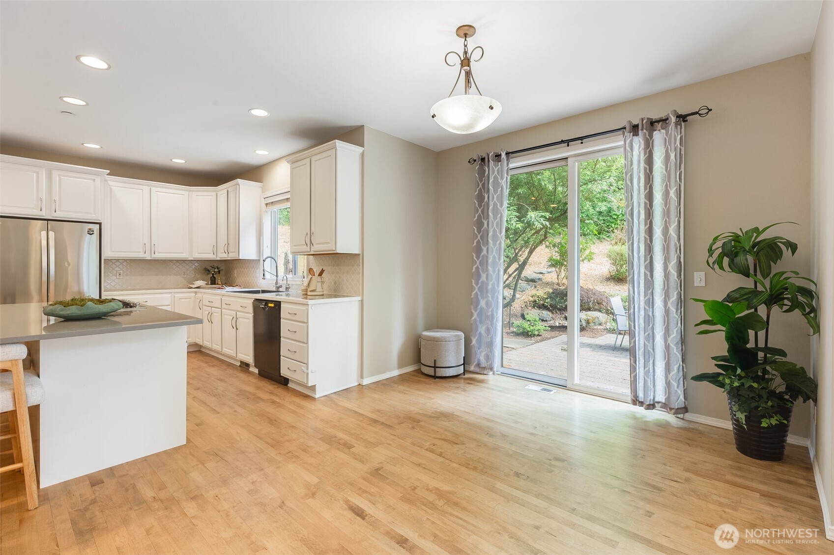 10930 Kelly Road Property Photo 12