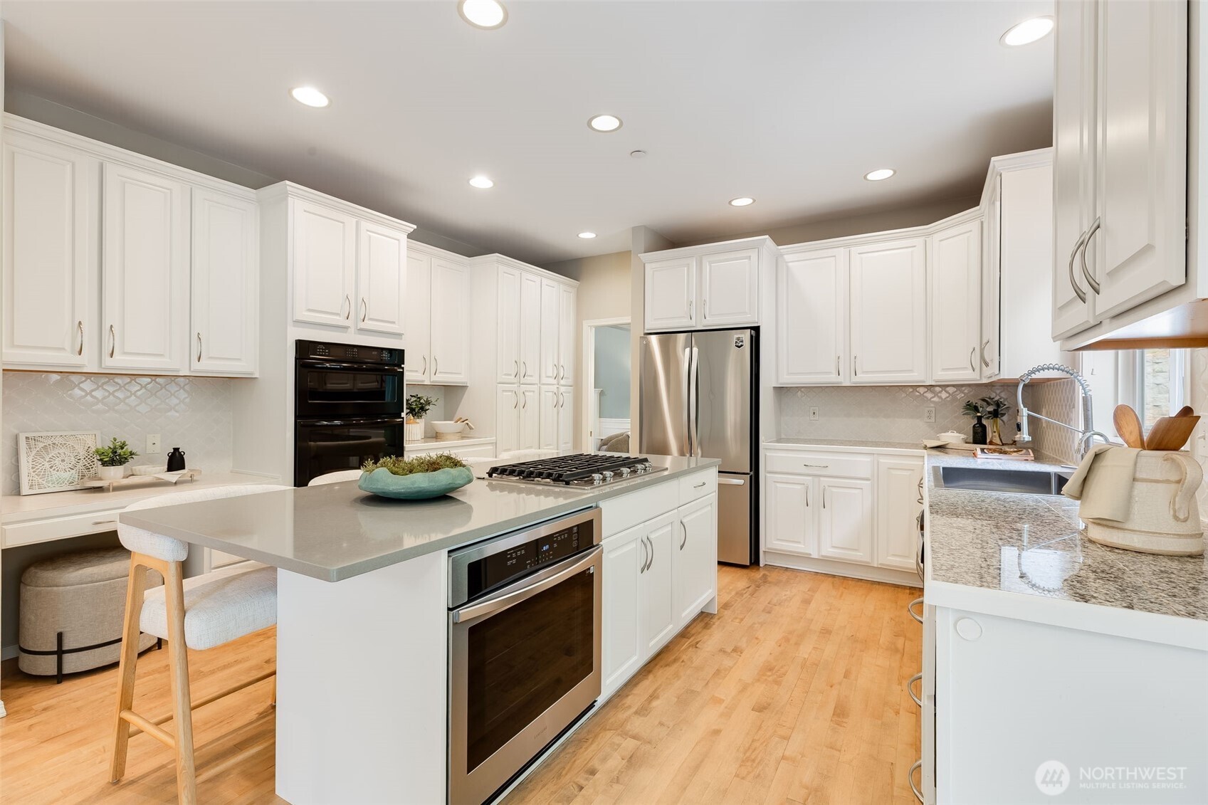 10930 Kelly Road Property Photo 14