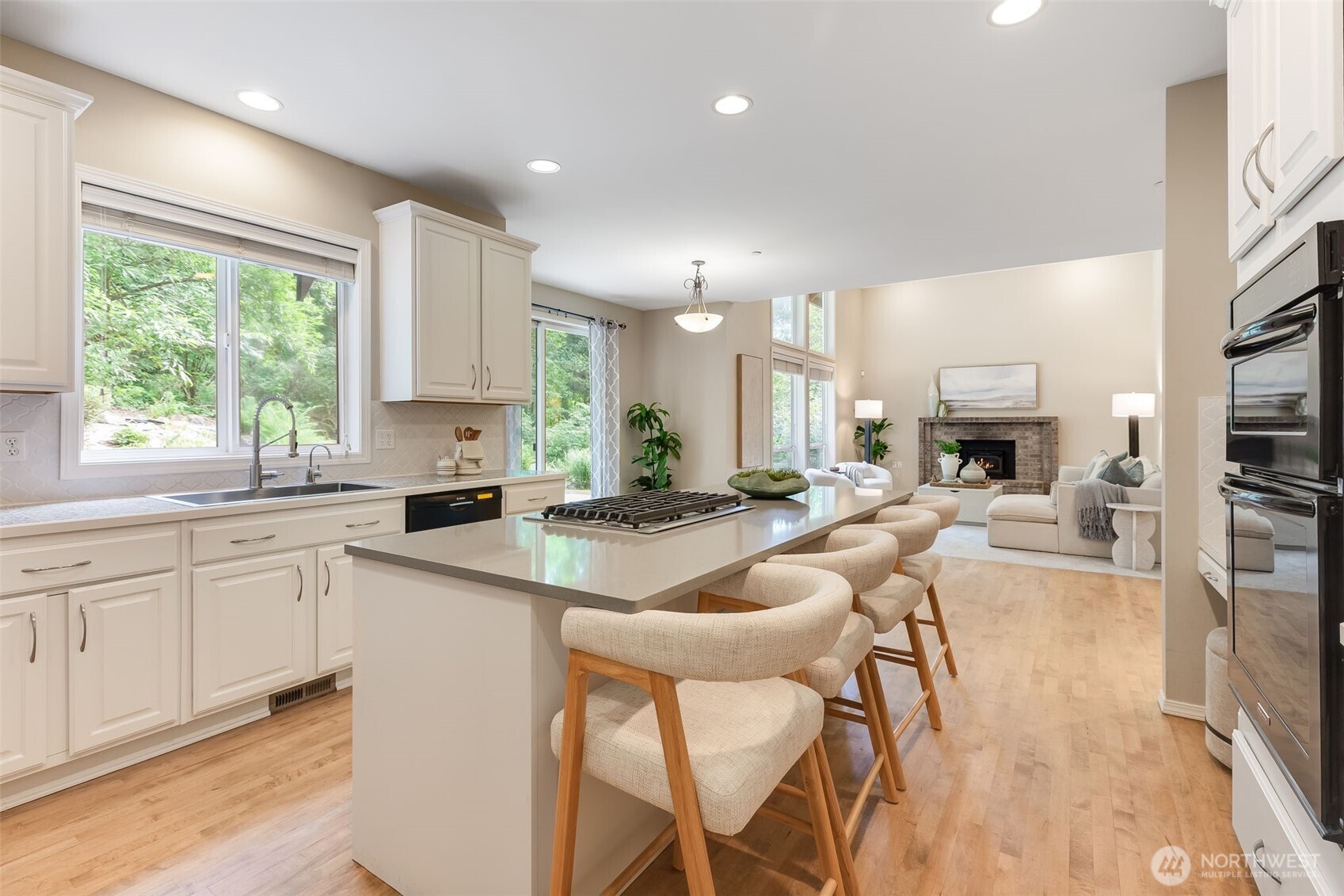 10930 Kelly Road Property Photo 15