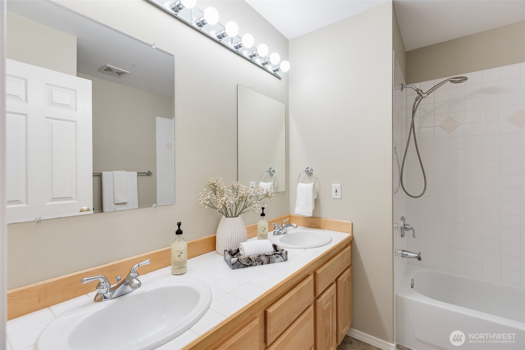 10930 Kelly Road Property Photo 20