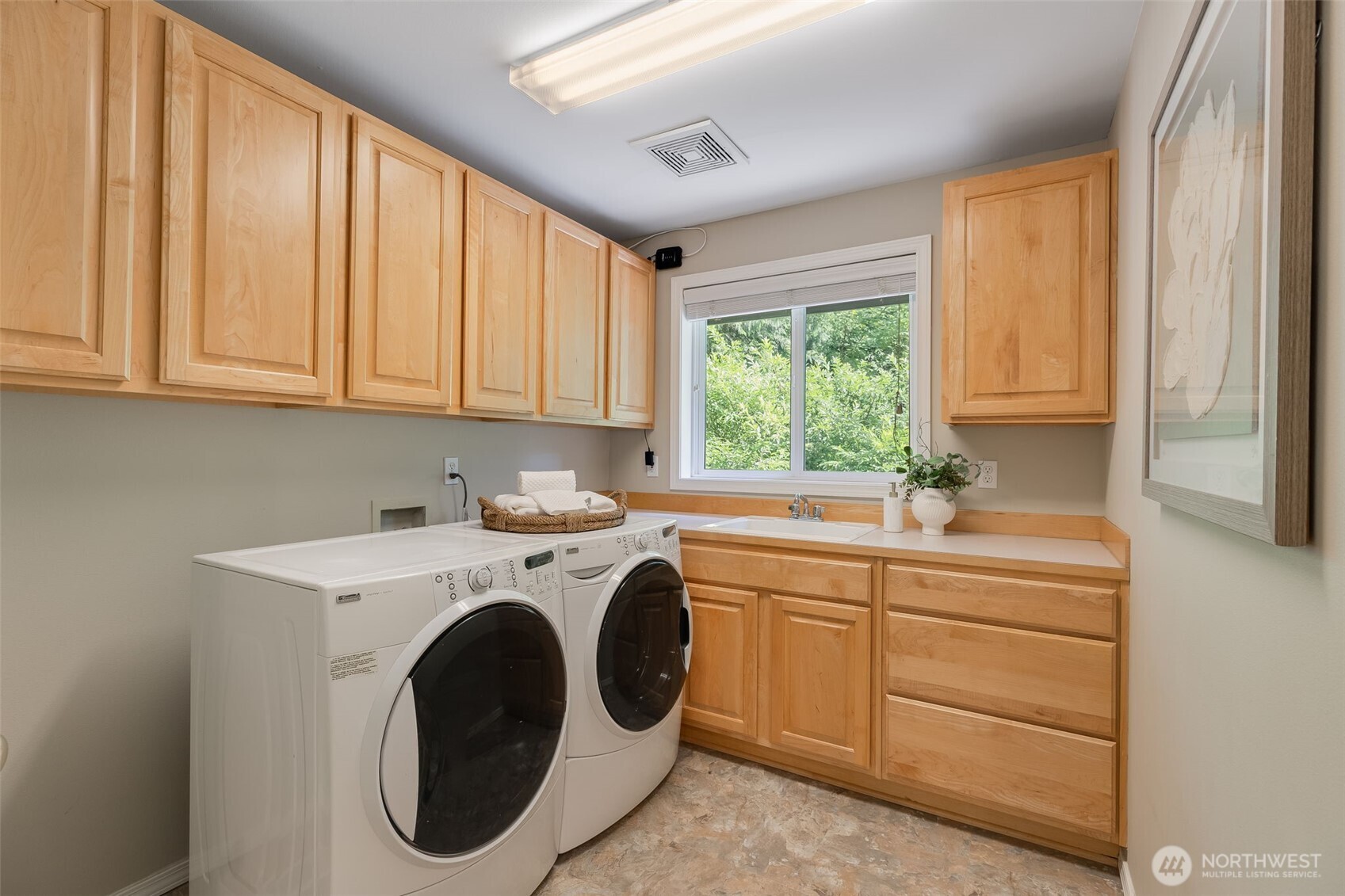 10930 Kelly Road Property Photo 25