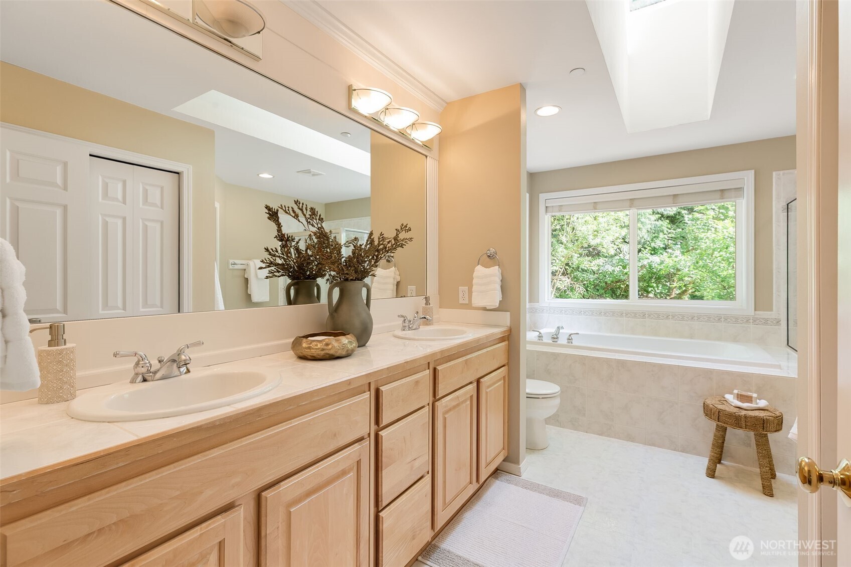 10930 Kelly Road Property Photo 30
