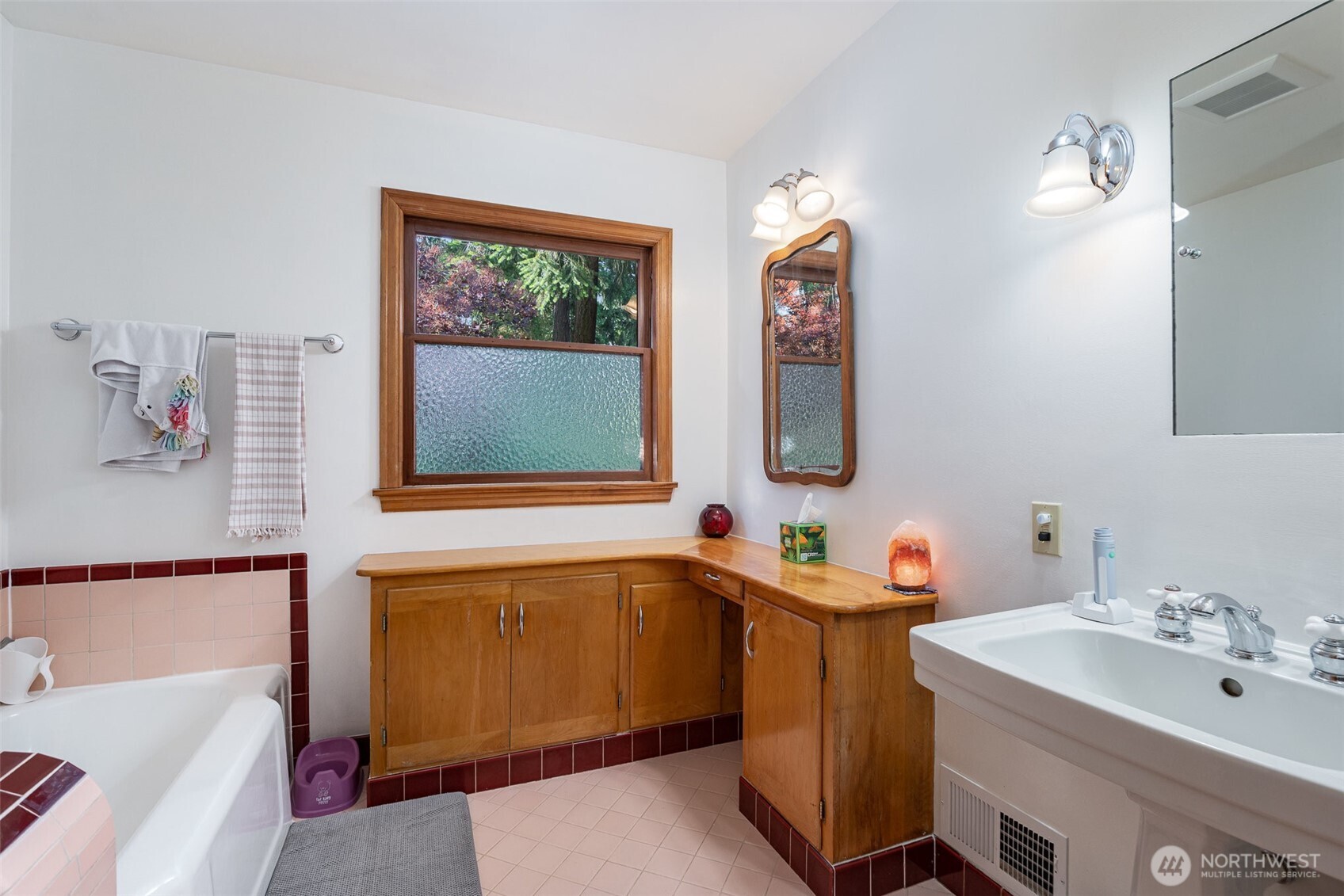 726 N 137th Street Property Photo 11