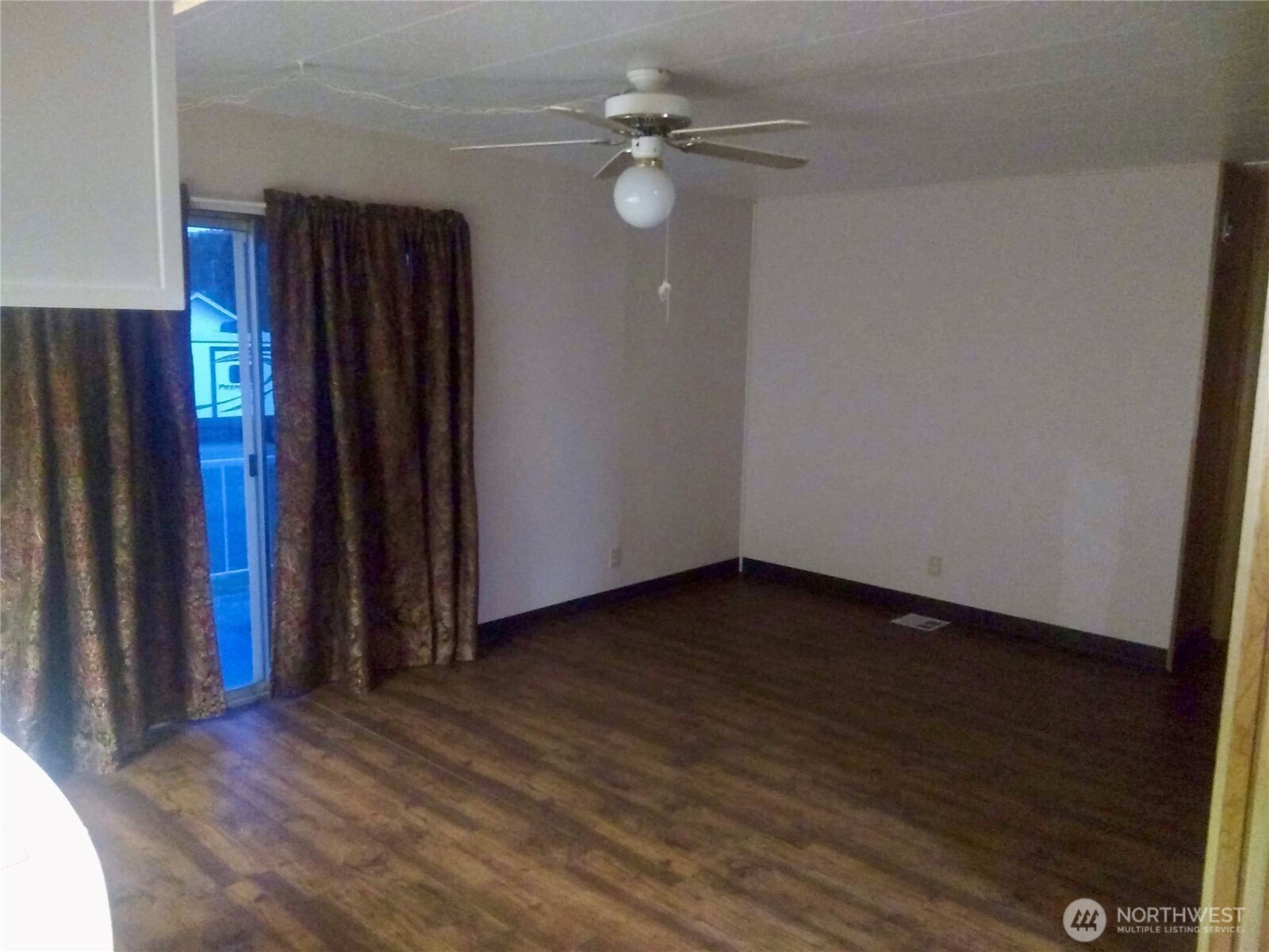 402 W 6th Avenue Property Photo 21