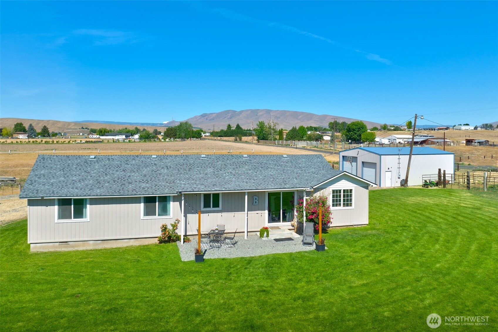 1240 W Huntzinger Road Property Photo 2