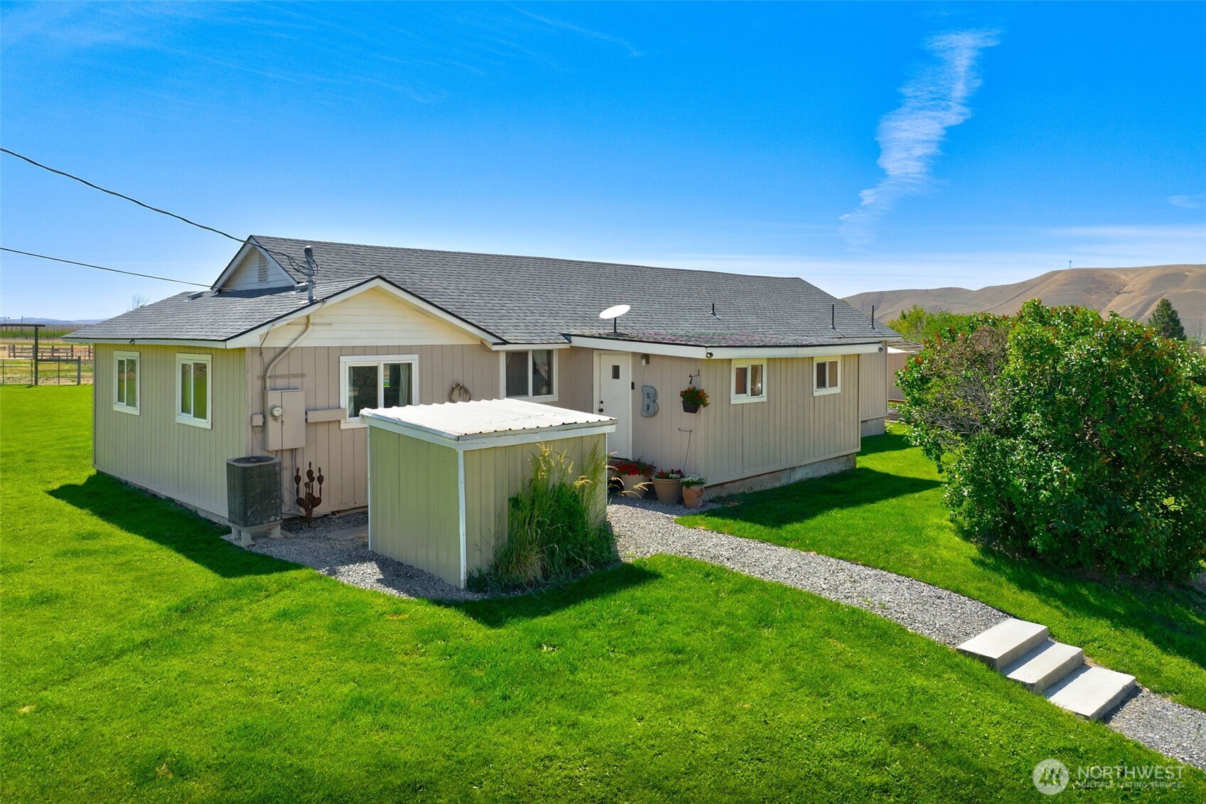 1240 W Huntzinger Road Property Photo 4