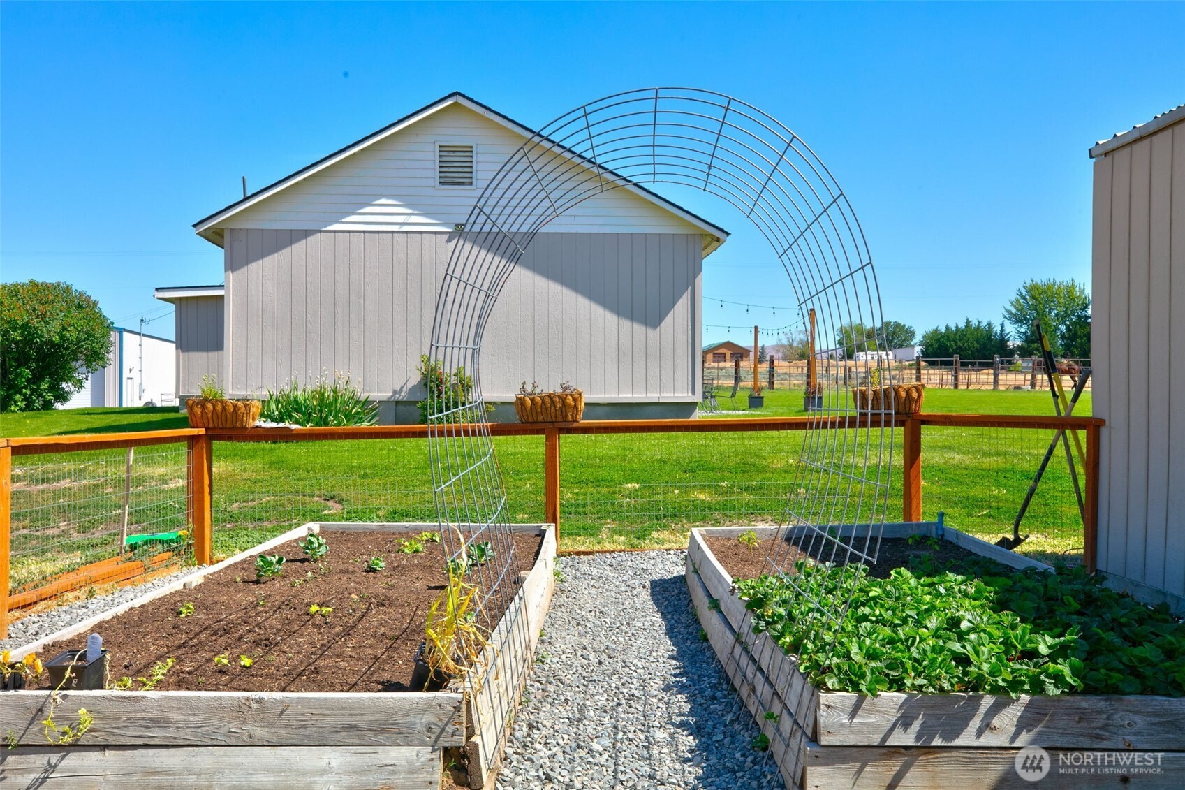 1240 W Huntzinger Road Property Photo 14