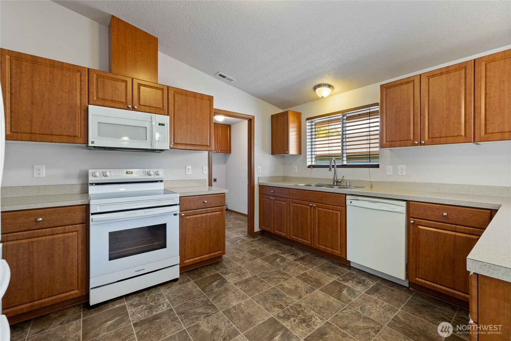 15914 85th Avenue Property Photo 8