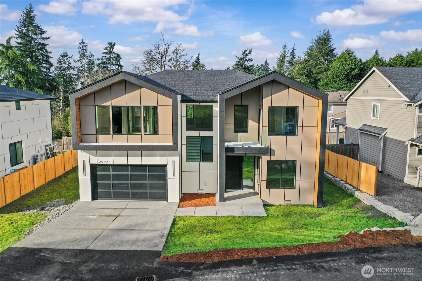 20921 1st Place Property Photo 2