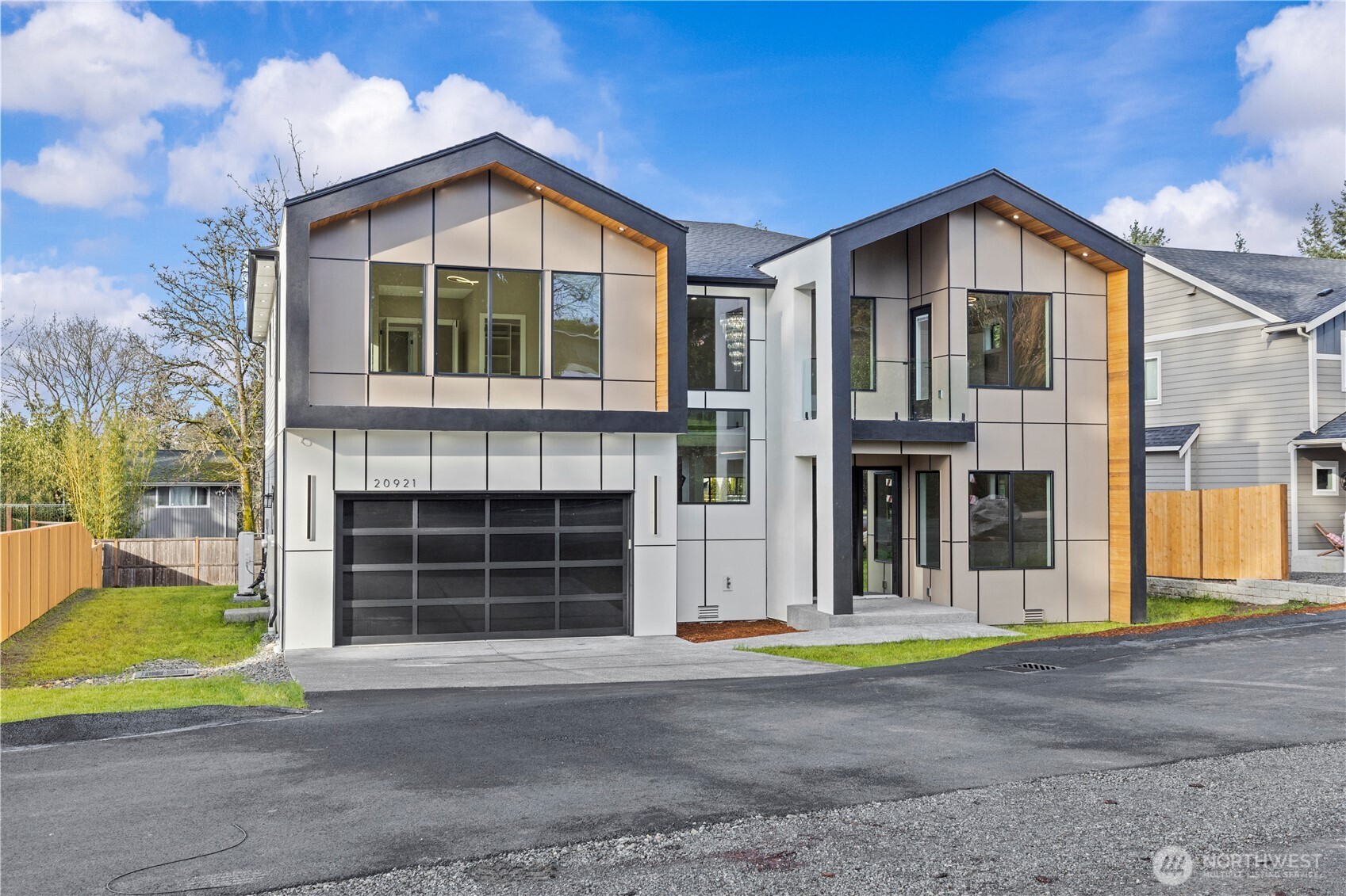 20921 1st Place Property Photo 3