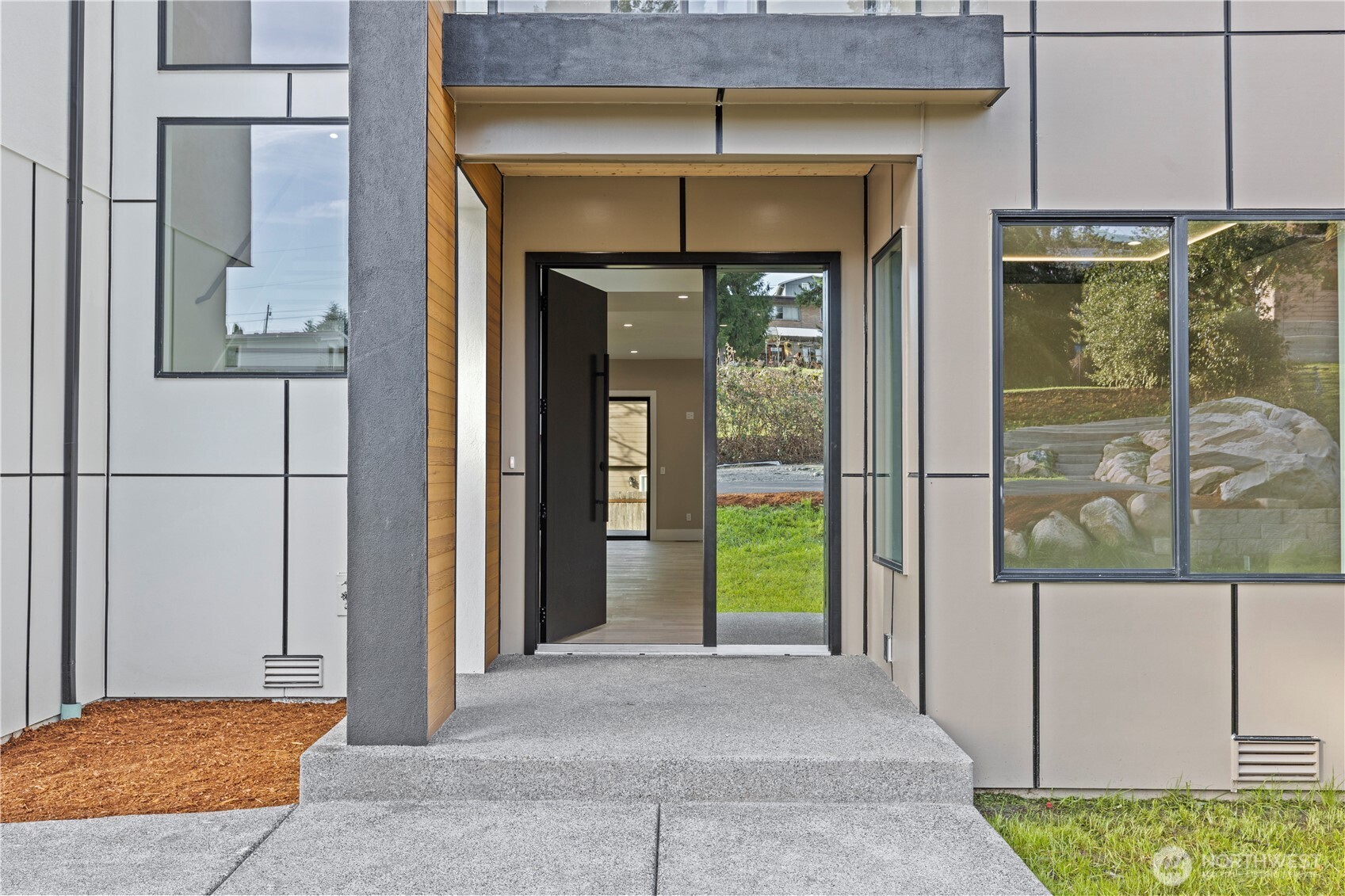 20921 1st Place Property Photo 4