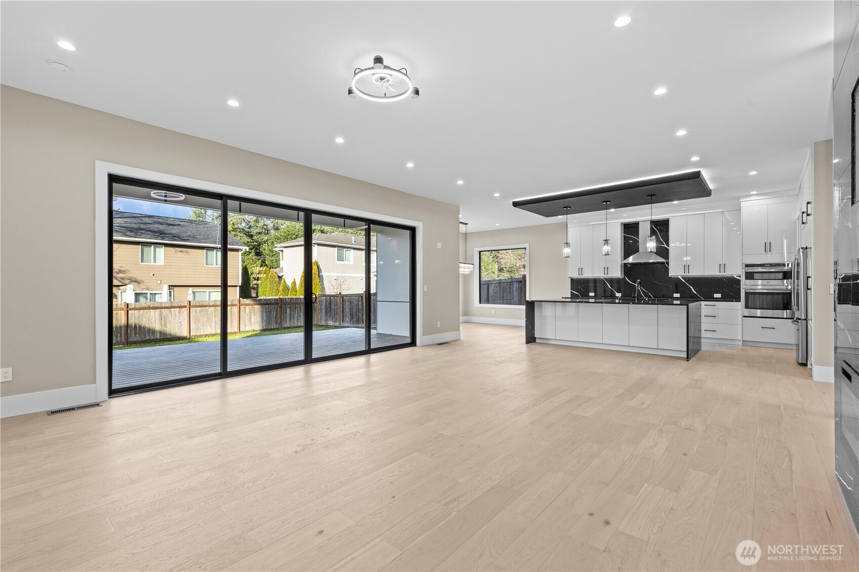 20921 1st Place Property Photo 12