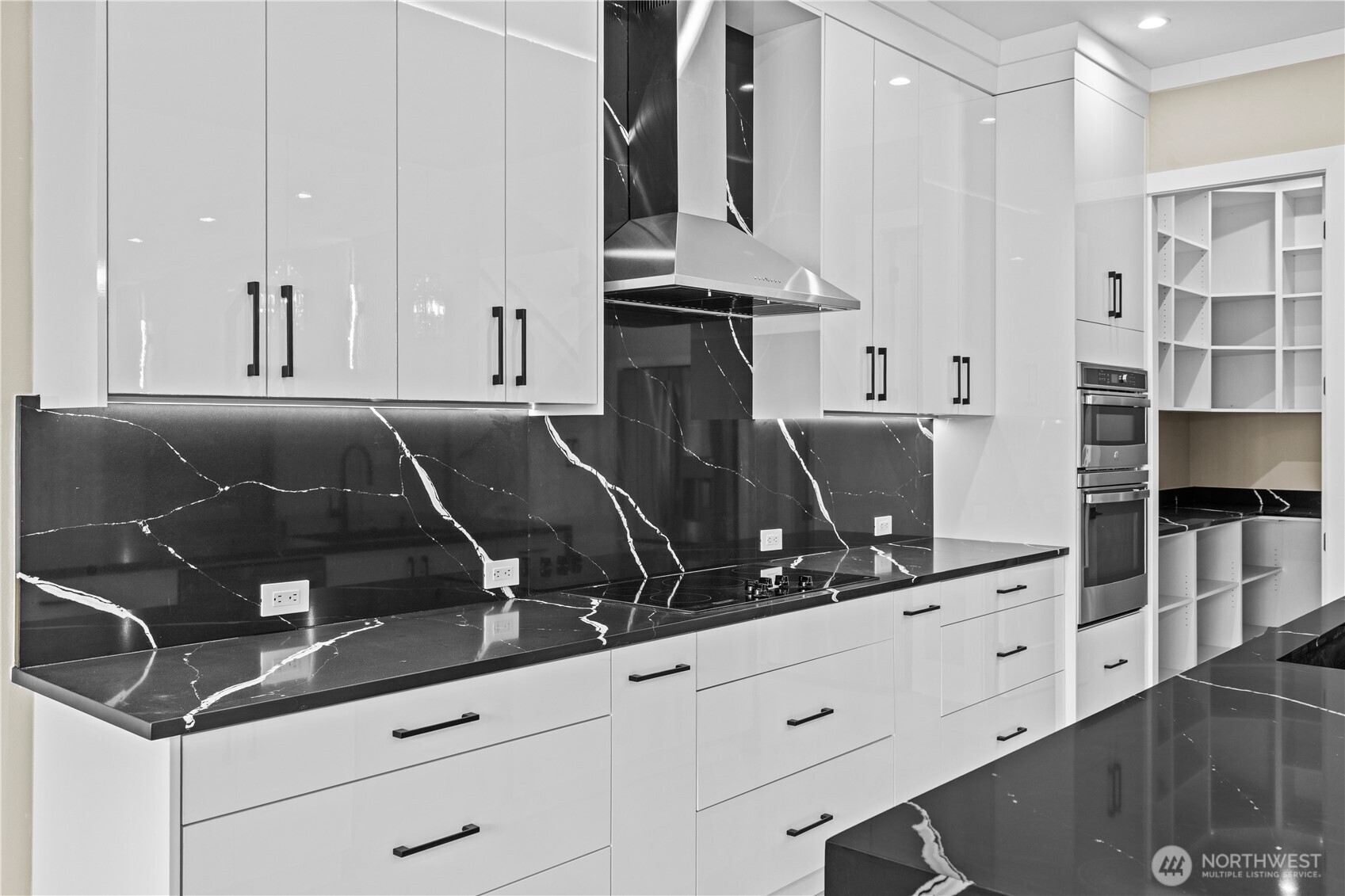 20921 1st Place Property Photo 16