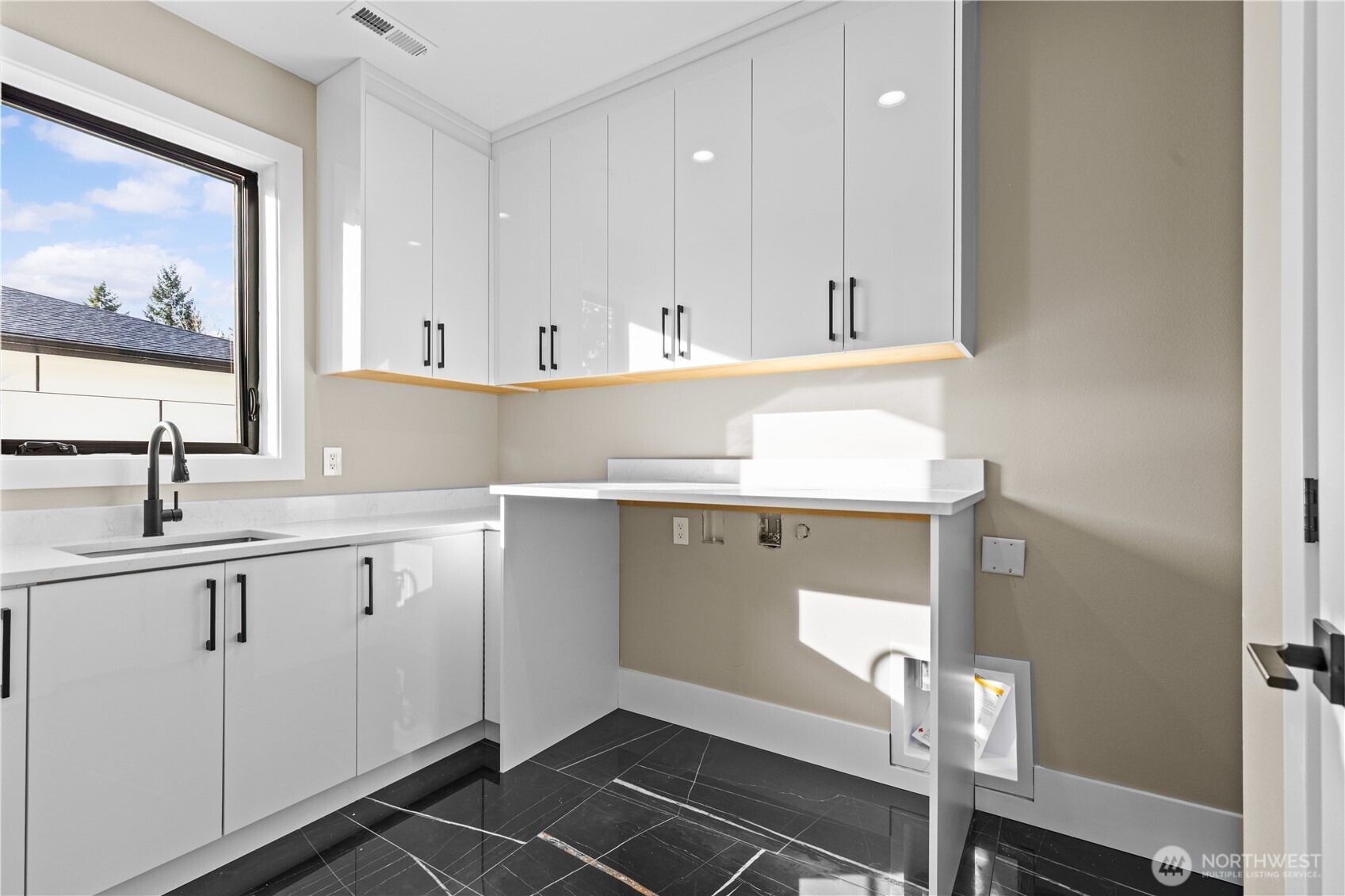 20921 1st Place Property Photo 28