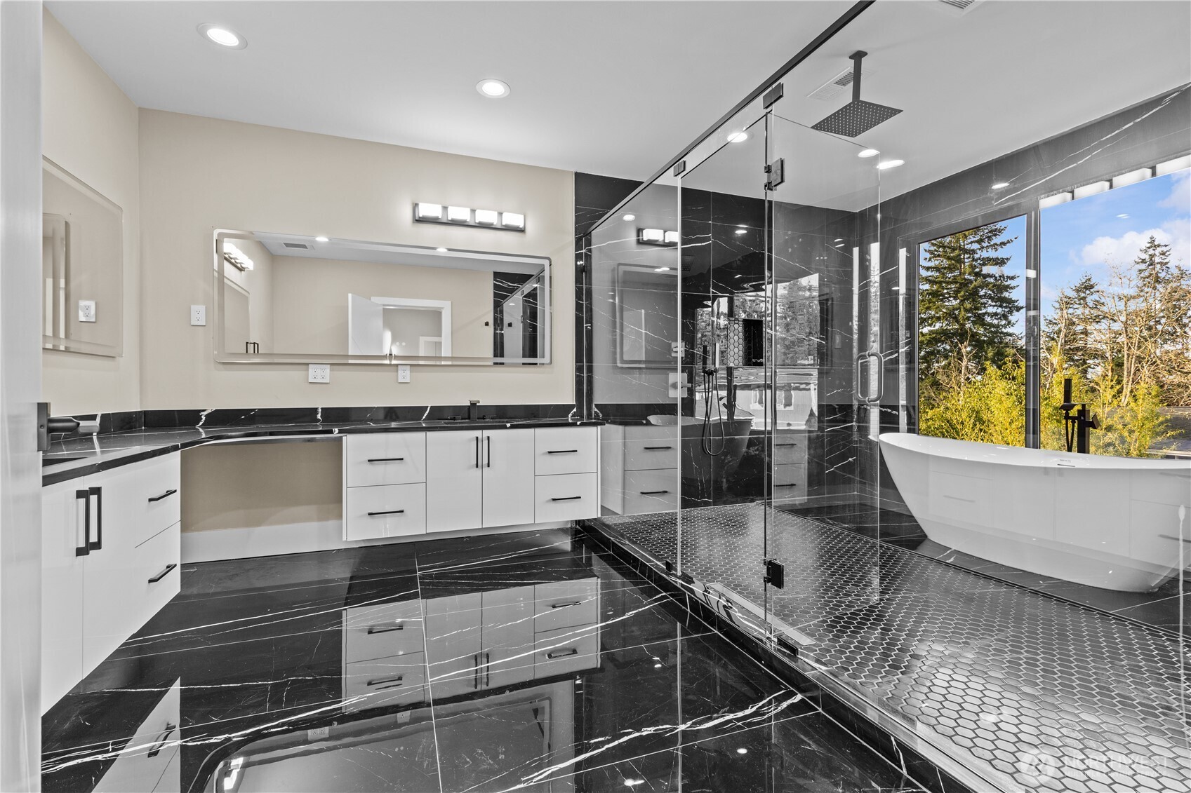 20921 1st Place Property Photo 32