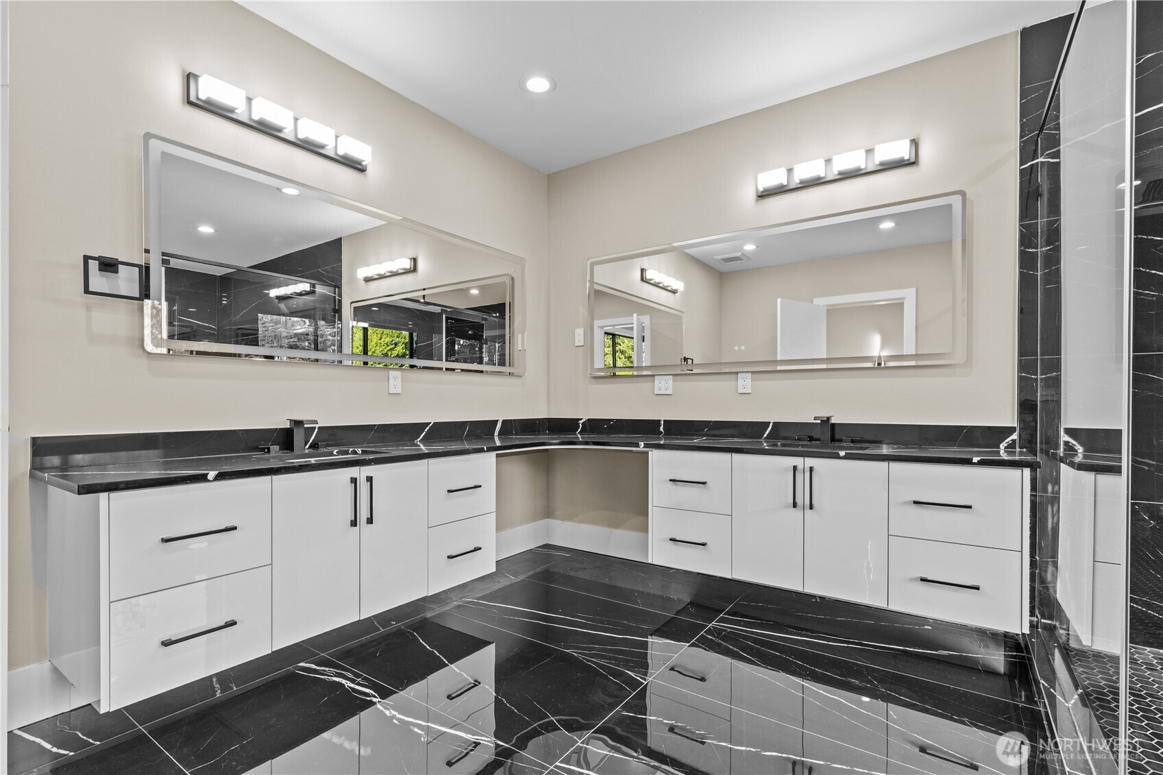 20921 1st Place Property Photo 34