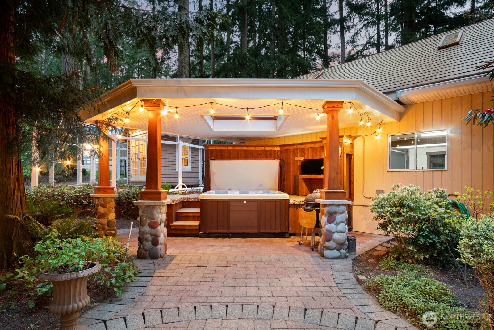 16 Bridlewood Circle Property Photo 4