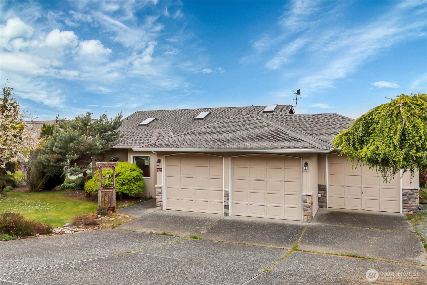 876 Rocky Point Drive Property Photo 1