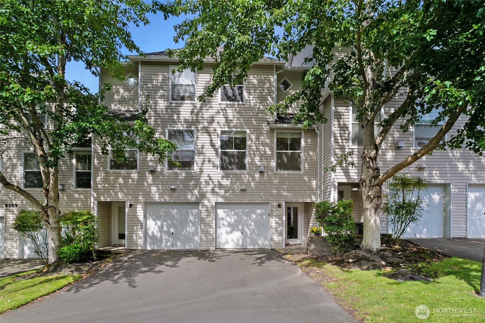 2309 Milton Way E Property Photo 1
