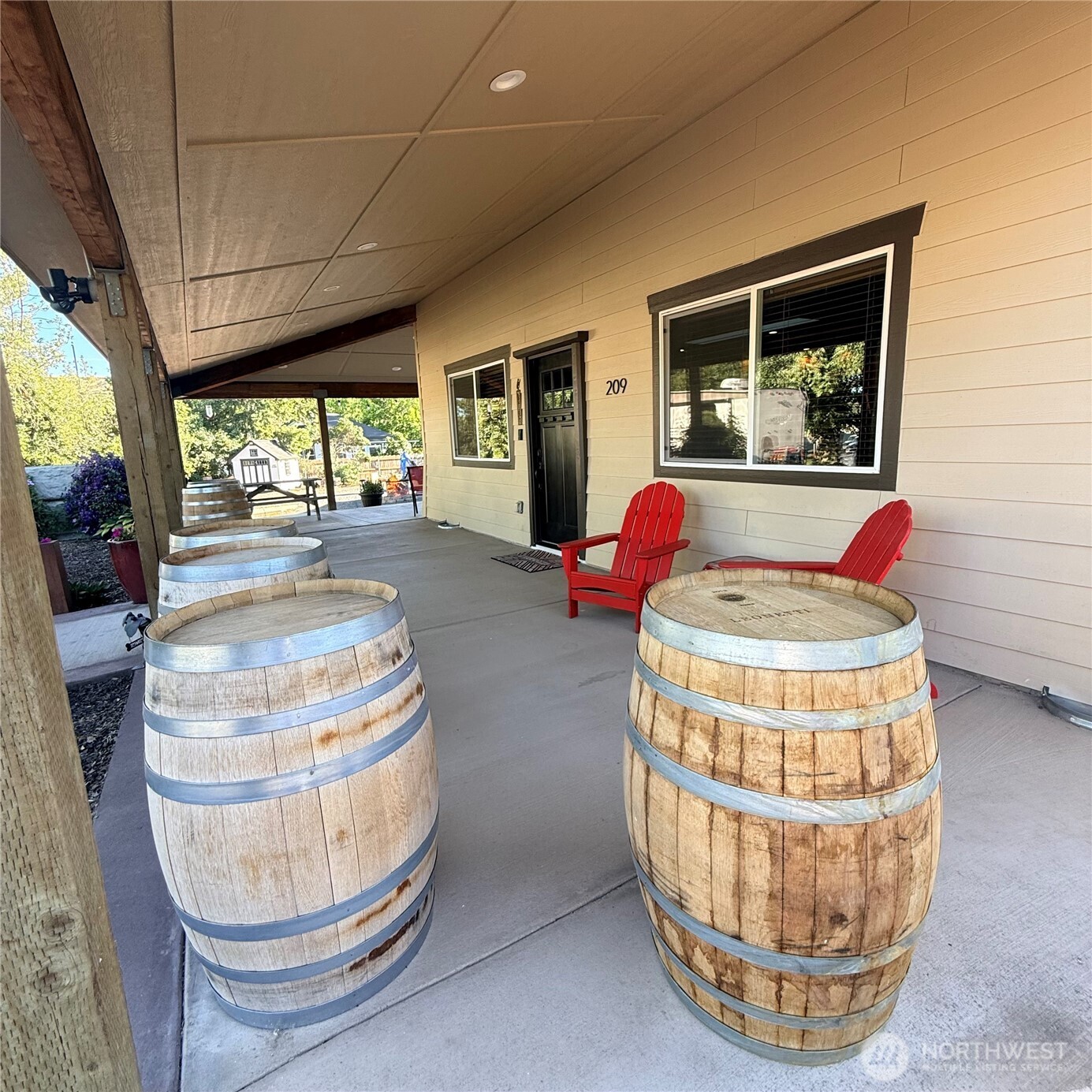 209 S B Street Property Photo 2