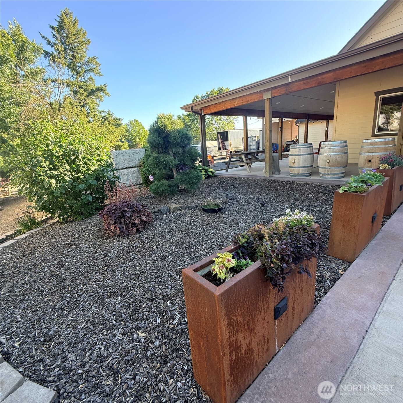 209 S B Street Property Photo 3