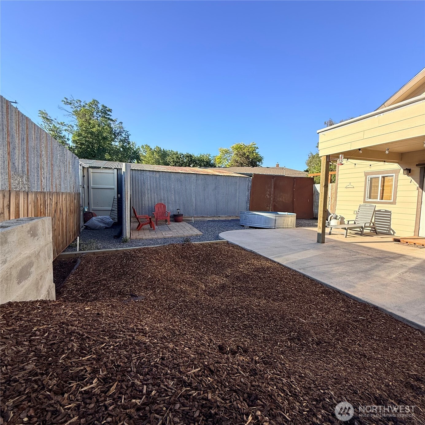209 S B Street Property Photo 4