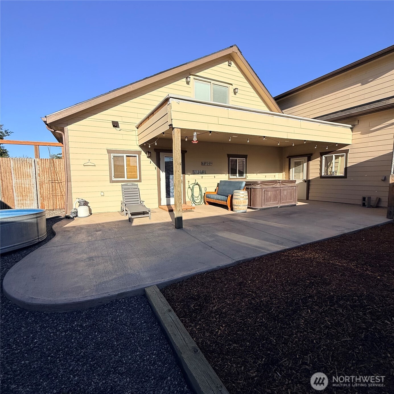 209 S B Street Property Photo 5