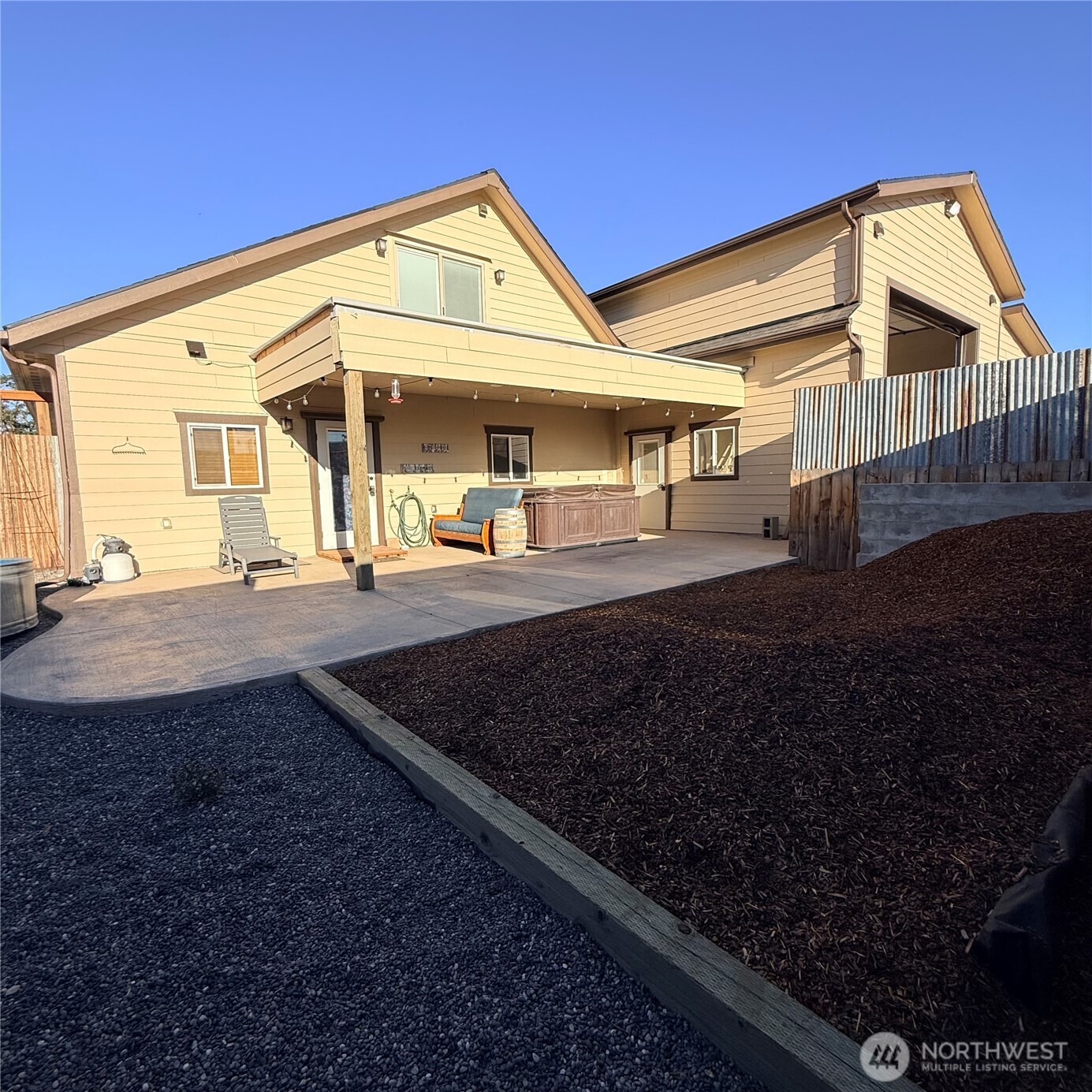 209 S B Street Property Photo 6