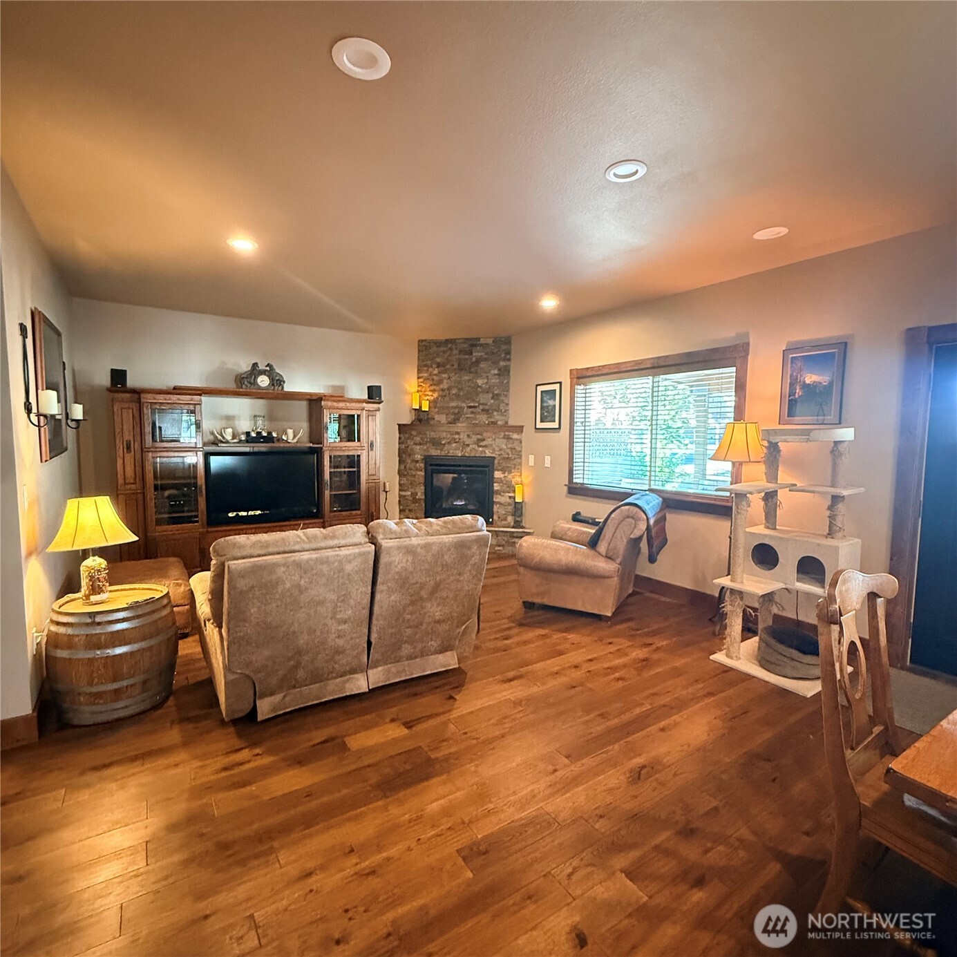 209 S B Street Property Photo 15