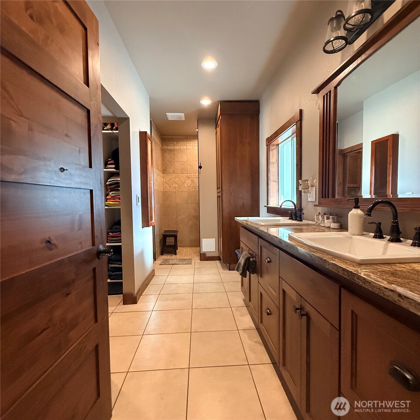 209 S B Street Property Photo 22