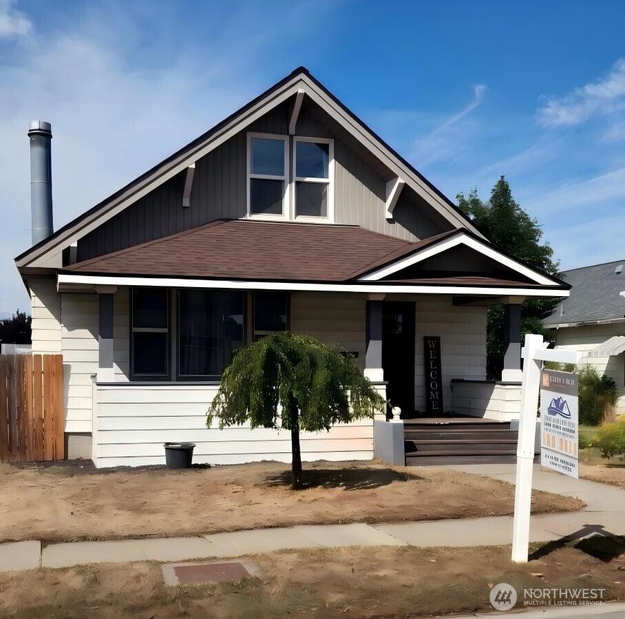 309 E 3rd Street Property Photo 2