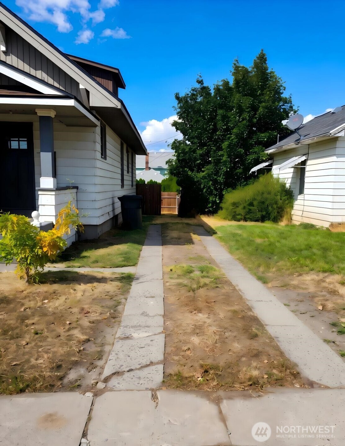 309 E 3rd Street Property Photo 4