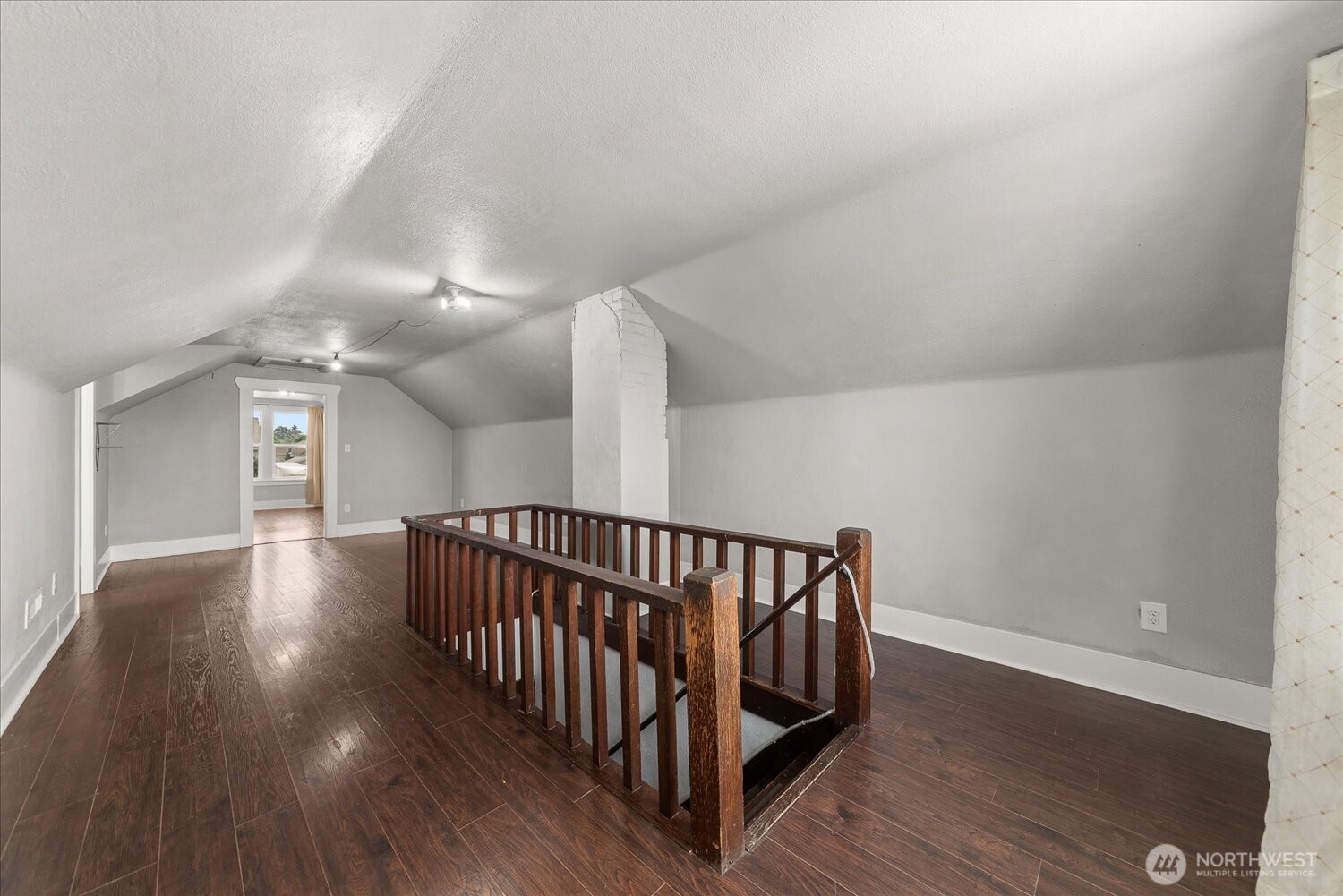 309 E 3rd Street Property Photo 21