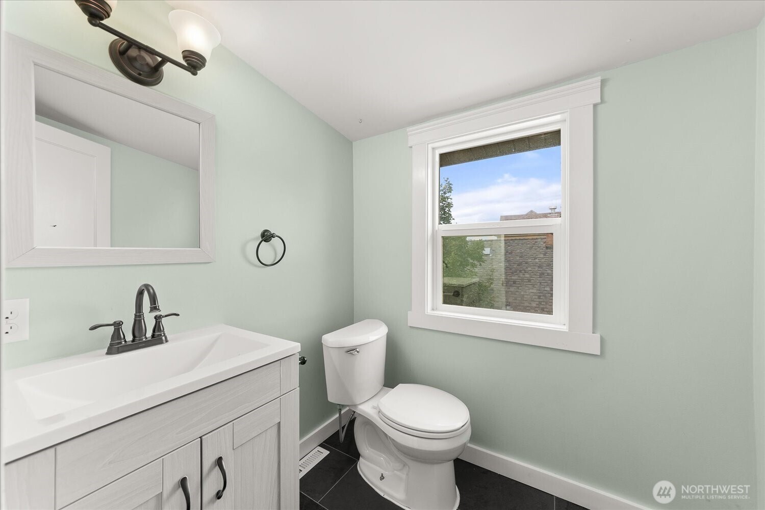 309 E 3rd Street Property Photo 24