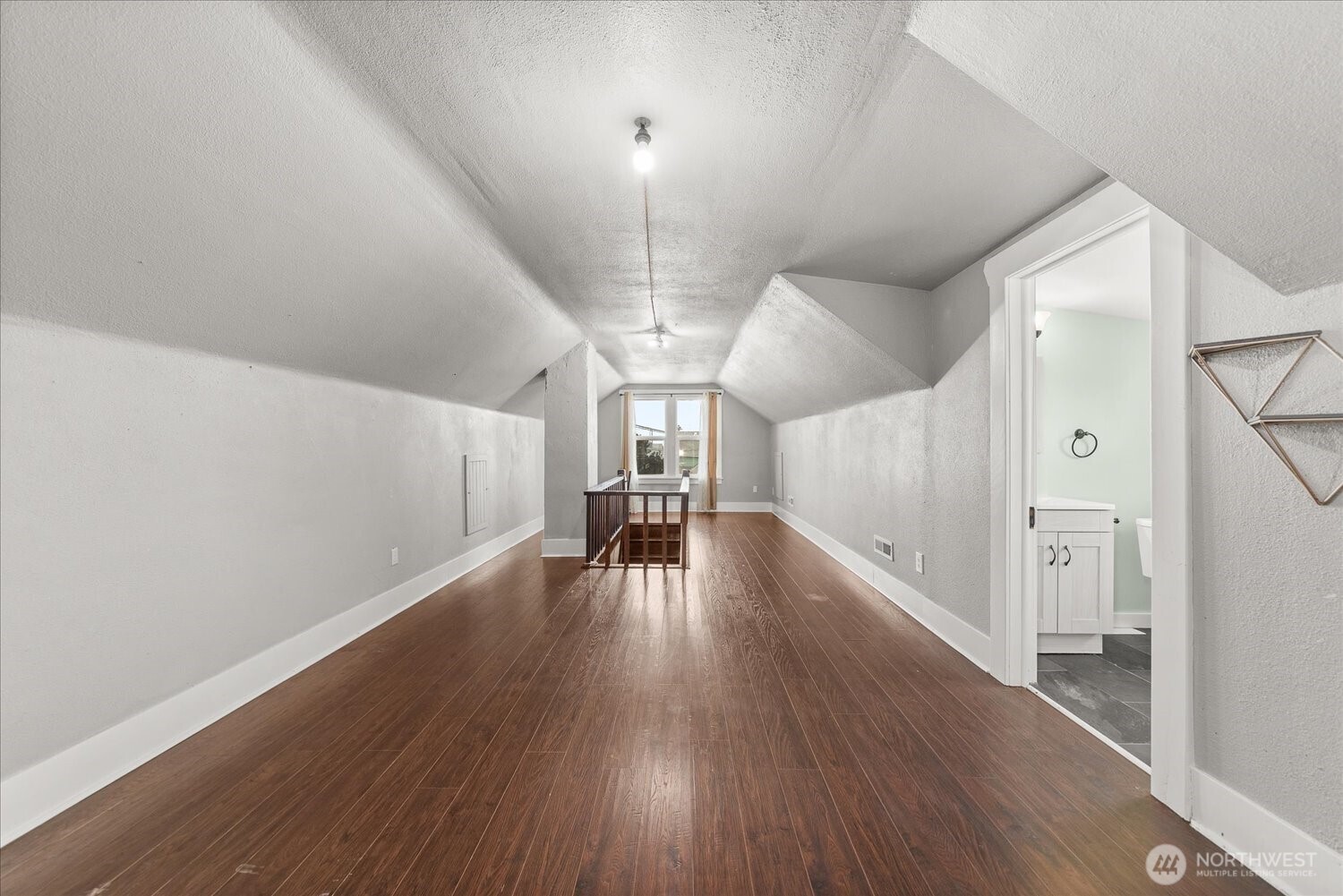 309 E 3rd Street Property Photo 24