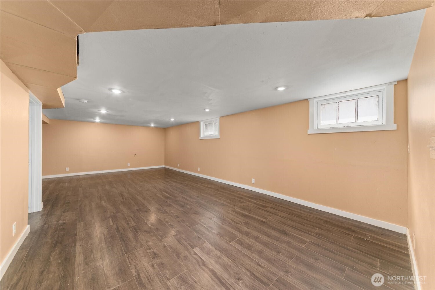 309 E 3rd Street Property Photo 26
