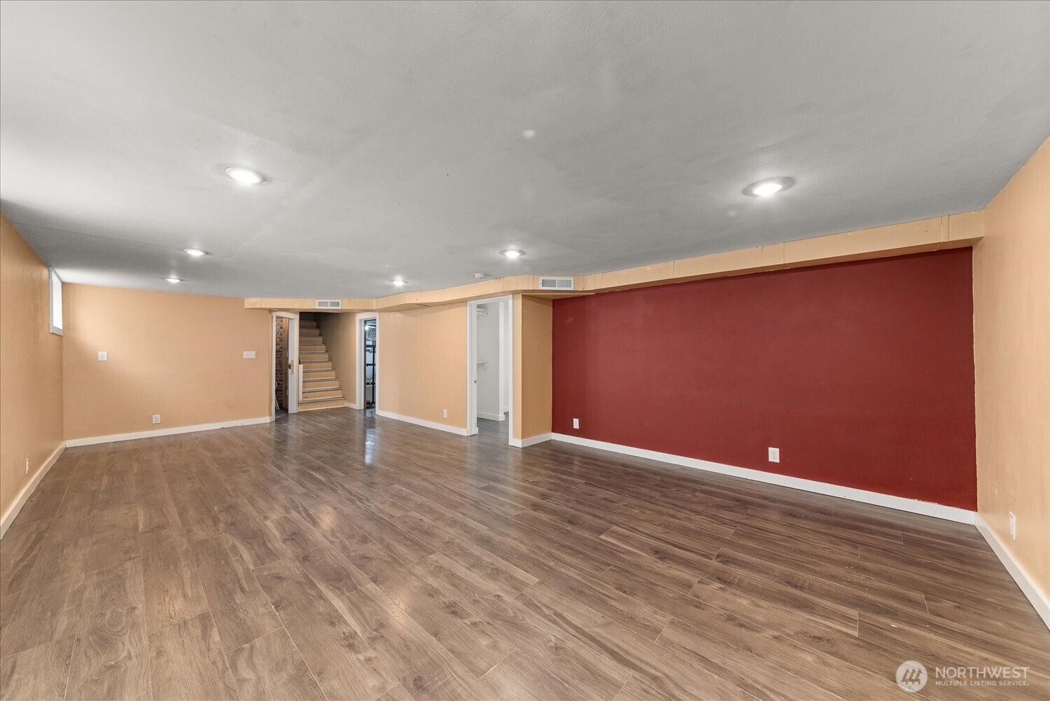 309 E 3rd Street Property Photo 27