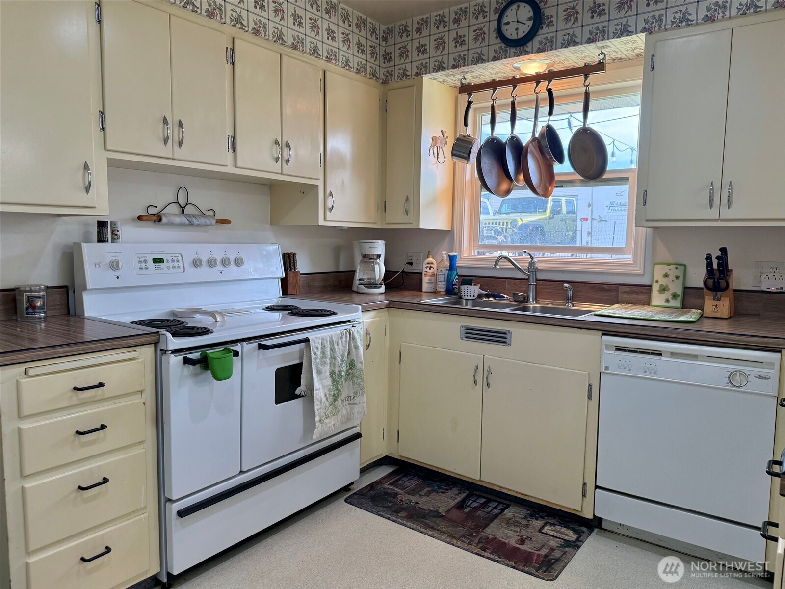 712 E 2nd Avenue Property Photo 12