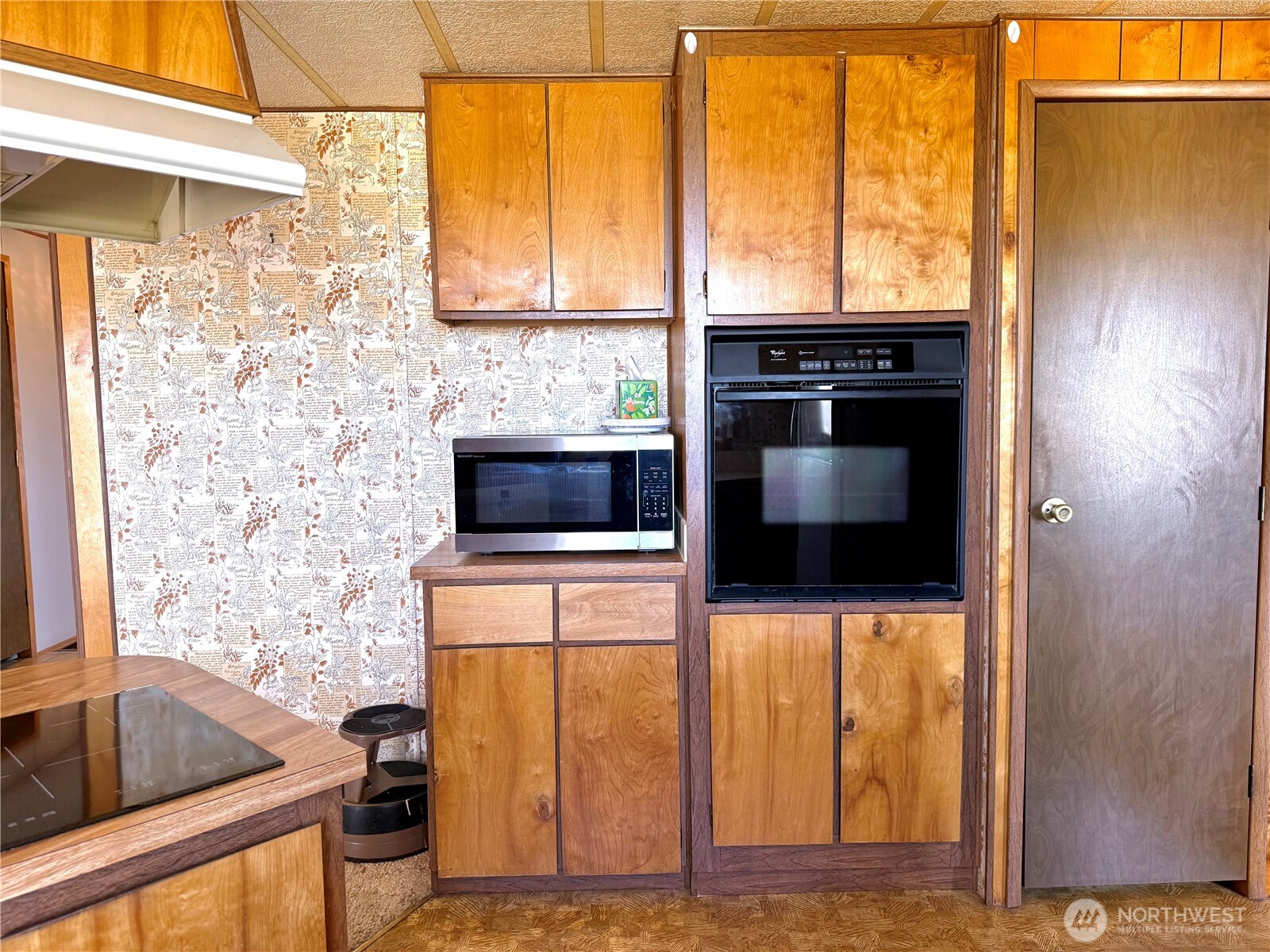7603 Coyote Heights Road Property Photo 6