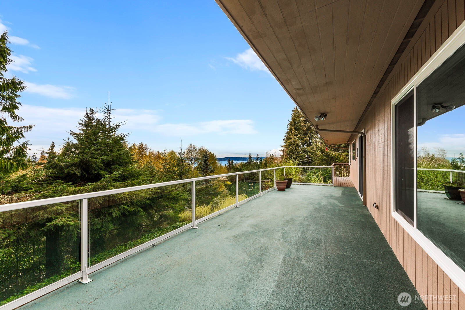 7413 Soundview Drive Property Photo 4