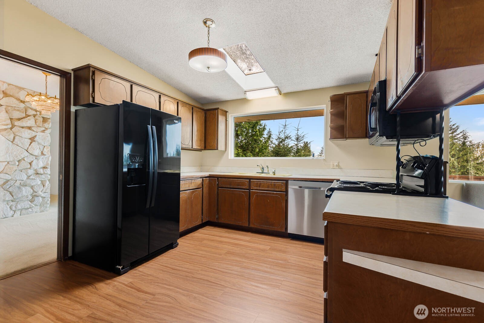 7413 Soundview Drive Property Photo 14