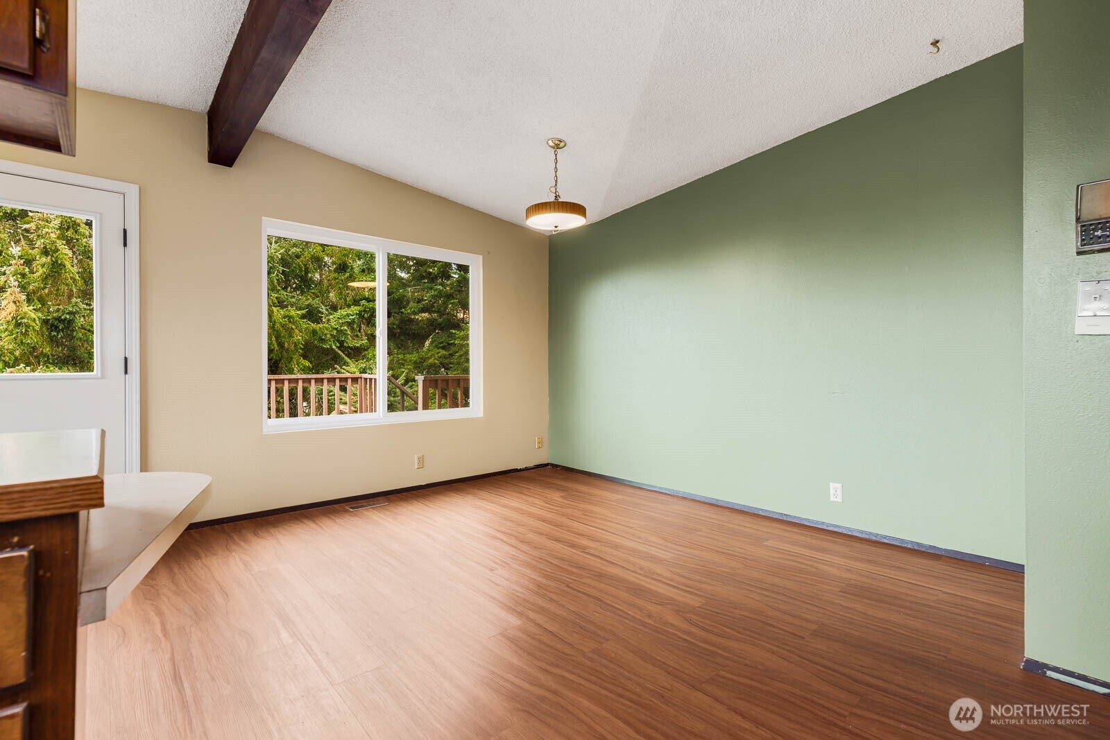 7413 Soundview Drive Property Photo 18