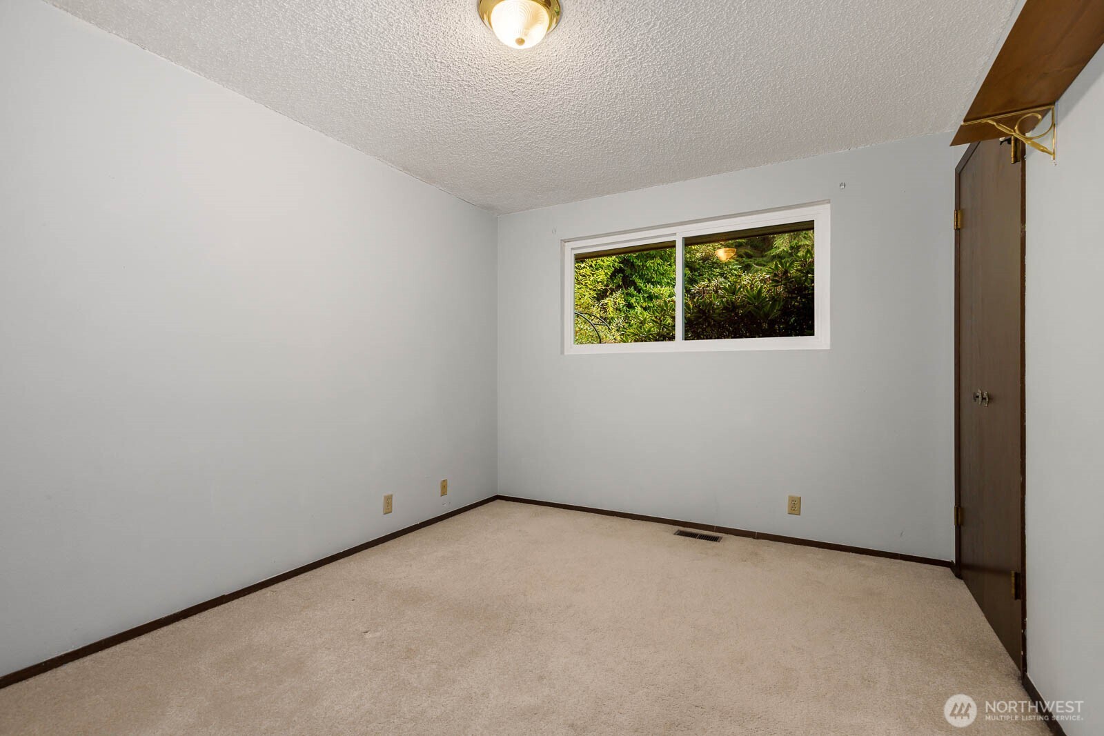 7413 Soundview Drive Property Photo 21