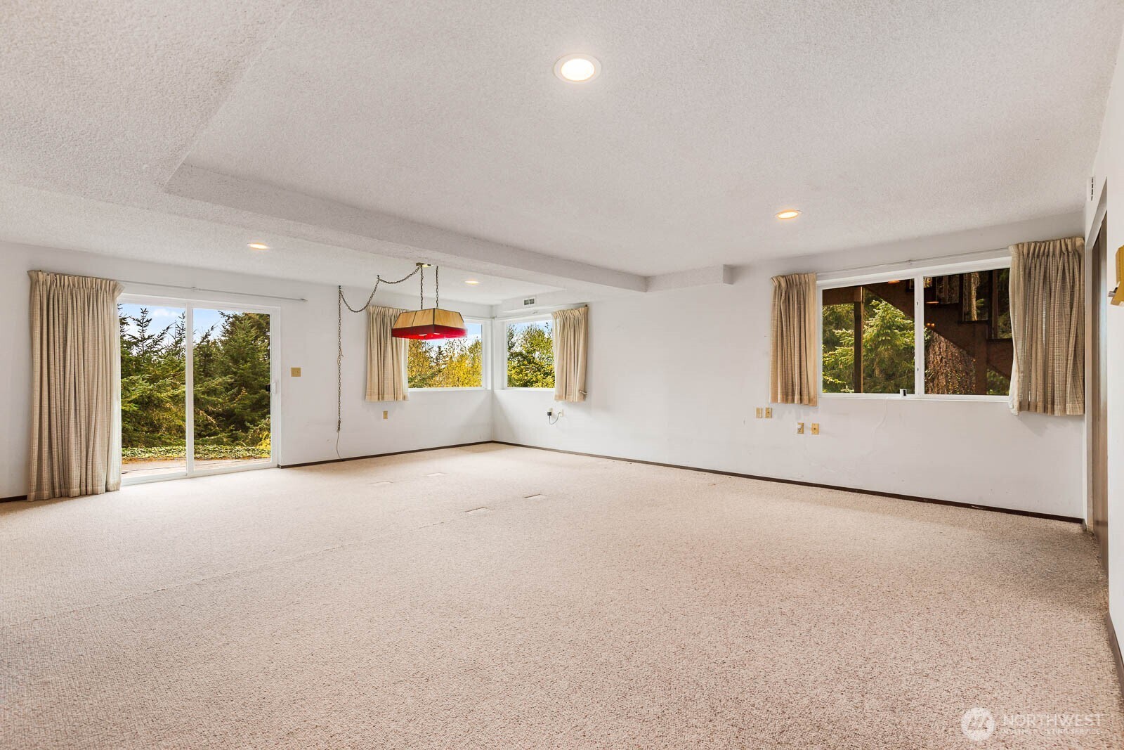 7413 Soundview Drive Property Photo 24